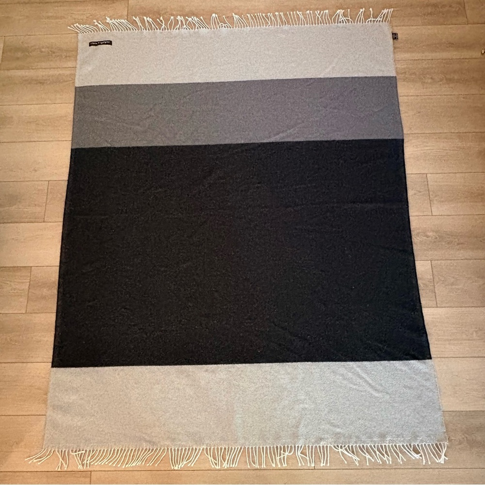 NWOT Sackcloth & Ashes Cotton Blend Gray Colorblock Fringe Throw Blanket